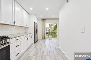 92 Meadowview Ct, Leonia, NJ 07605 - Photo 9