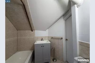 314 Grand 2F #2F, Leonia, NJ 07605 - Photo 17