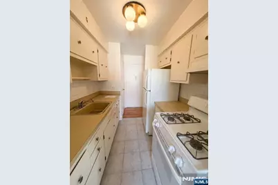 423 Walker Street C6 #C6, Fairview, NJ 07022 - Photo 11