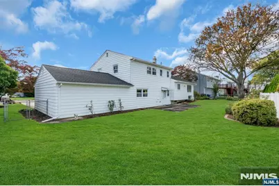 68 Thanksgiving Lane, Clifton, NJ 07013 - Photo 17