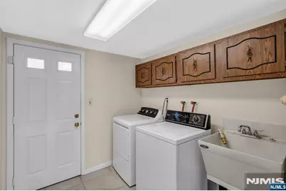 68 Thanksgiving Lane, Clifton, NJ 07013 - Photo 5