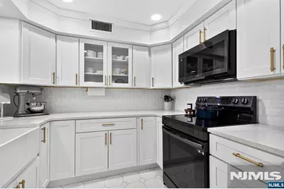 569 Windsor Drive, Palisades Park, NJ 07650 - Photo 13