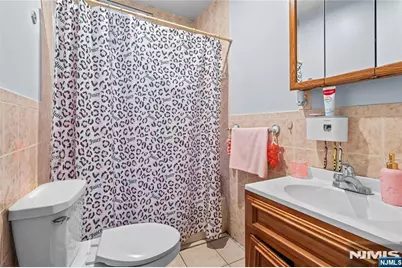 4527 Cottage Place, Union City, NJ 07087 - Photo 9