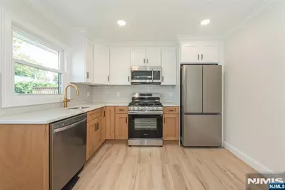 167 Pleasant Avenue, Bergenfield, NJ 07621 - Photo 11