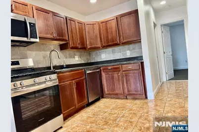 539 Anderson Avenue, Cliffside Park, NJ 07010 - Photo 3