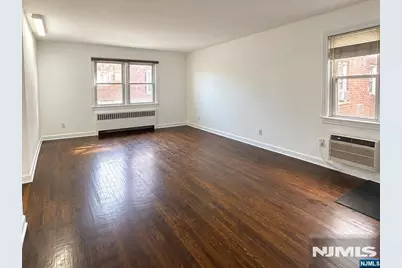 715 Broad Avenue 4 #4, Ridgefield, NJ 07657 - Photo 3