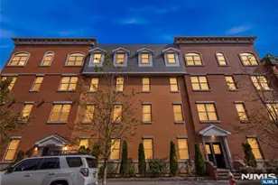 974 Summit 401-1, Jersey City, NJ 07307 - Photo 29