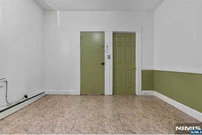 33 Vreeland Avenue, Passaic, NJ 07055 - Photo 15