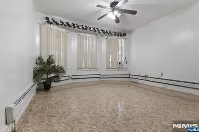 33 Vreeland Avenue, Passaic, NJ 07055 - Photo 9
