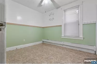 33 Vreeland Avenue, Passaic, NJ 07055 - Photo 13