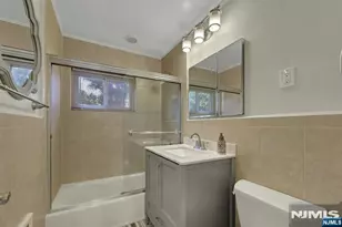 241 Johnson Ave N4, Hackensack, NJ 07601 - Photo 23