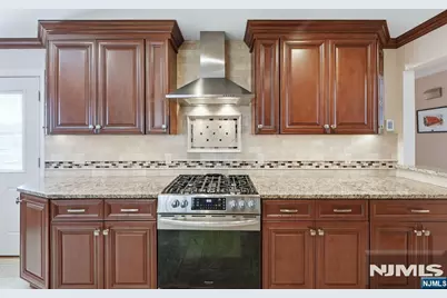 262 Lee Street, Elmwood Park, NJ 07407 - Photo 5