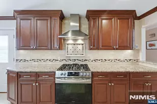 262 Lee St, Elmwood Park, NJ 07407 - Photo 5