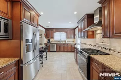 262 Lee Street, Elmwood Park, NJ 07407 - Photo 3