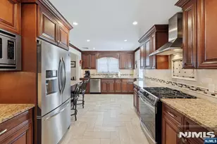 262 Lee St, Elmwood Park, NJ 07407 - Photo 3
