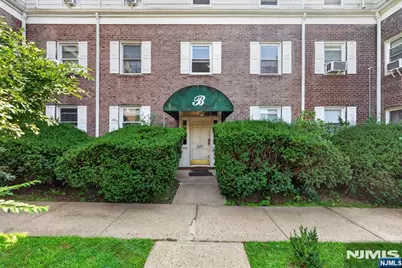 140 W Englewood Avenue #5B, Teaneck Township, NJ 07666 - Photo 3