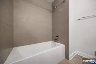 382 Kingston Ct 382, West New York, NJ 07093 - Photo 25