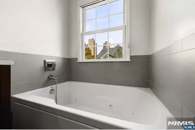 382 Kingston Court 382 #382, West New York, NJ 07093 - Photo 17