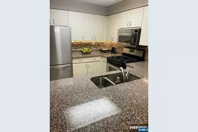 415 Chase Court 415 #415, Edgewater, NJ 07020 - Photo 5