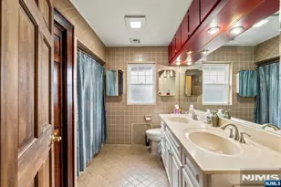 495 Edgewood Pl, Rutherford, NJ 07070 - Photo 15