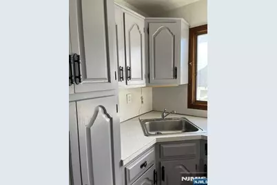 292 Broad, Carlstadt, NJ 07072 - Photo 7