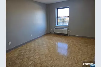 2401 Bergenline Avenue 6C #6C, Union City, NJ 07087 - Photo 9