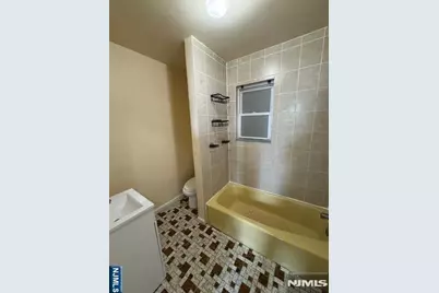 380 Harrison Avenue 2R #2R, Lodi, NJ 07644 - Photo 7