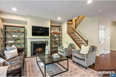 16 Pineview Drive, Waldwick, NJ 07463 - Photo 11