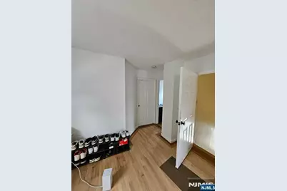 259 Shaler Boulevard 2nd Floor #2nd Floor, Ridgefield, NJ 07657 - Photo 5