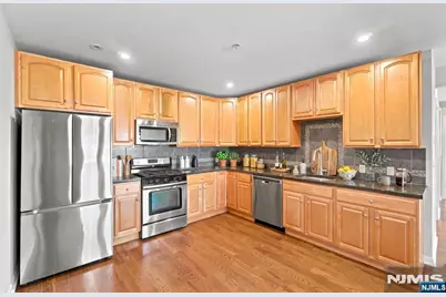22 Sylvan Street 2A #2A, Rutherford, NJ 07070 - Photo 3