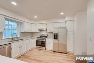 3302 Stonehedge Road 3302, Edison, NJ 08820 - Photo 17