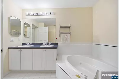 427 Hartford Drive 4028 #4028, Nutley, NJ 07110 - Photo 23