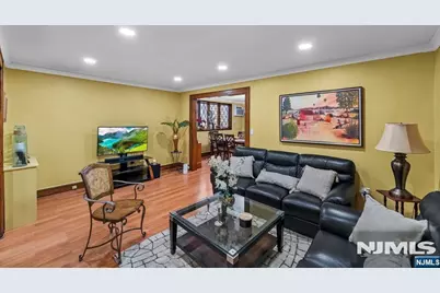 16 Washington Avenue, Clifton, NJ 07011 - Photo 5
