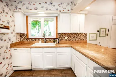 603 Fairlawn Parkway, Saddle Brook Township, NJ 07663 - Photo 15