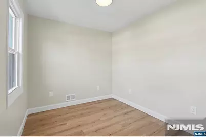 22 W Central Avenue, Bergenfield, NJ 07621 - Photo 23