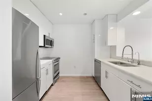 3218 City Pl, Edgewater, NJ 07020 - Photo 3