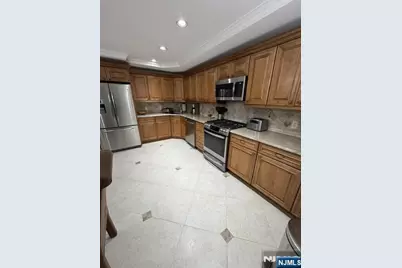535 Hillside Avenue, Palisades Park, NJ 07650 - Photo 25