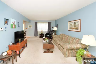 26 Meadow Pond Road, Hamburg, NJ 07419 - Photo 5