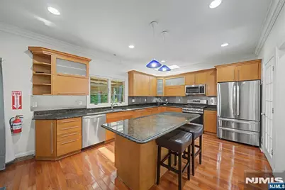 217 Lyncrest Road, Englewood Cliffs, NJ 07632 - Photo 11