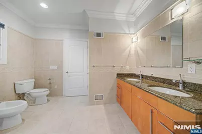 217 Lyncrest Road, Englewood Cliffs, NJ 07632 - Photo 21