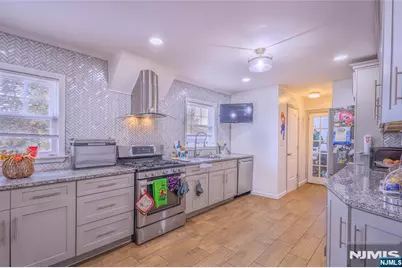 18 Bayview Avenue, Newark, NJ 07112 - Photo 5