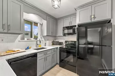 164 Diamond Bridge Avenue 9 #9, Hawthorne, NJ 07506 - Photo 33