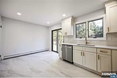 2410 3rd Street B #B, Fort Lee, NJ 07024 - Photo 9