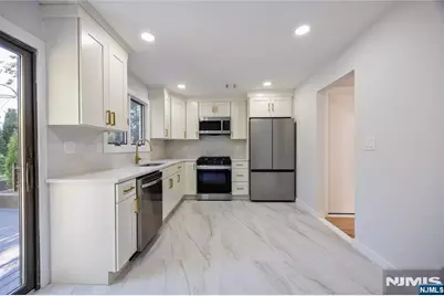2410 3rd Street B #B, Fort Lee, NJ 07024 - Photo 7