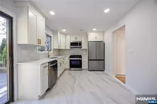 2410 3rd Street B, Fort Lee, NJ 07024 - Photo 7