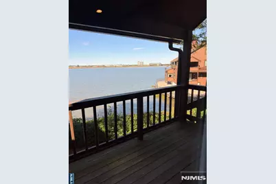 99 Sandpiper Key 99 #99, Secaucus, NJ 07094 - Photo 11