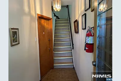 249 Crescent Lane 2 #2, Cliffside Park, NJ 07010 - Photo 9