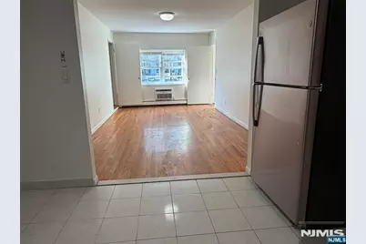 692 Anderson Avenue 2nd Floor #2nd floor, Cliffside Park, NJ 07010 - Photo 3