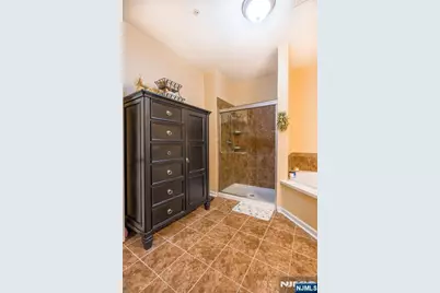 319 Regency Place 319 #319, Woodbridge Township, NJ 07095 - Photo 9