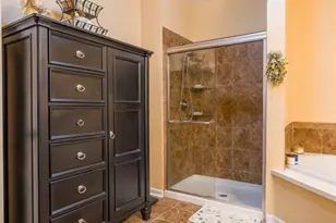 319 Regency Pl 319, Woodbridge Township, NJ 07095 - Photo 9